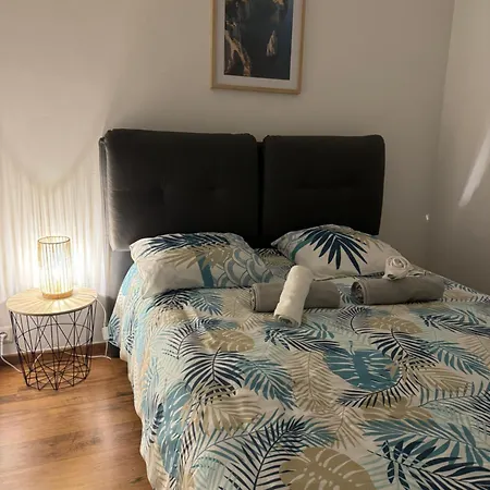 Paisible Lumineux Traversant Apartment *